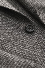 Zegna Sakko 'Couture' anthrazit/grau kariert, Detailaufnahme aus Nahperspektive, Glencheck-Karo, weicher Cashmere-Seide-Mix, Knopf und Revers sichtbar.