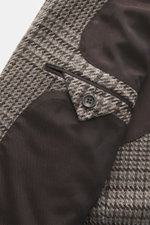 Nahaufnahme des Zegna Cashmere Sakko 'Torino Couture' grau/dunkelgrau gemustert von innen mit feinem Fischgrat, Knopf und Innenfutter.