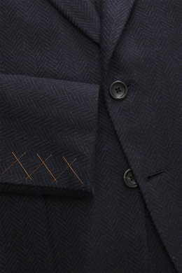 Close-up front view of Zegna Blazer 'Couture' navy/black patterned with classic herringbone, cashmere-silk blend, slim fit, two buttons, notched lapel, and detailed stitching.