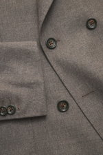 Close-up front view of Windsor Merino Sakko 'Salernos' navy showcasing double-breasted three-button style, soft pure merino wool, slim fit, peak lapels, classic breast pocket, patch hip pockets, kissing buttons, back side vents, unconstructed design, and 