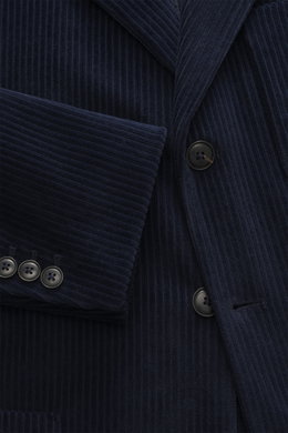 Circolo 1901 Cordsakko navy in Detailansicht von vorne, Slim Fit, tailliert, samtiger Baumwollmix mit Cordstruktur, Knöpfe am Ärmel und fallendes Revers.