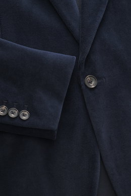 Circolo 1901 Samt-Sakko navy, Nahaufnahme von Ärmel und Revers, slim Fit, Ein-Knopf-Stil, weicher Baumwoll-Microfaser-Samt mit Knöpfen.