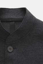 Harris Wharf London Smart-casual jacket 'Nehru Jacket' anthracite melange shown close-up from above, featuring pure virgin wool. <p>The stylish unconstructed smart-casual jacket 'Nehru Jacket' made of fine, pressed virgin wool with raw-edged finish by HAR
