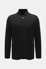 Harris Wharf London Jersey jacket black shown from the front, slim fit with standing collar, four-button style, patch pockets, made of lightweight pure virgin wool. The elegant look of a smart-casual jacket meets the comfort of a sweat jacket – HARRIS WHA