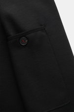 Close-up front view of Harris Wharf London Jersey jacket black showing black button and patch hip pocket detail.

<p>The elegant look of a smart-casual jacket meets the comfort of a sweat jacket – HARRIS WHARF LONDON has achieved this fusion of style and 