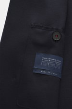 Close-up front view of Harris Wharf London Jersey blazer navy showing patch pocket with button and brand label.

<p>Stylish, classic, unsurpassed comfort: This elegant double-breasted blazer in an unconstructed design by HARRIS WHARF LONDON is made from v