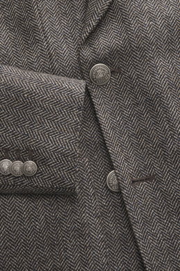 Nahaufnahme des Santaniello Sakkos dunkelbraun/taupe gemustert mit Fischgrat-Webmuster, Wappenknöpfen und weichem Woll-Cashmere-Mix.