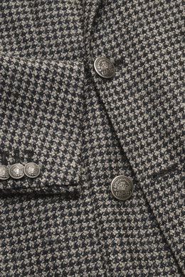 Close-up front view of Santaniello Beige/anthracite patterned blazer showing houndstooth weave, crest buttons, classic breast and patch hip pockets.

Description: <p>Classically elegant into the new season: This double-breasted blazer with crest buttons f