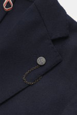 Santaniello Blazer navy close-up from above, showing pure wool slim fit tailored two-button style with soft touch, notched lapel with label pin, classic breast pocket, patch hip pockets, kissing buttons, rear side vents, unconstructed design, and two inne