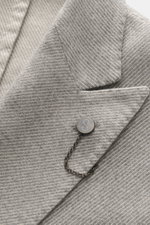 Santaniello Blazer grey/offwhite striped close-up from the front showing peak lapel, classic breast pocket, button with chain, fine wool cashmere fabric, and soft structured cotton texture. Classically elegant double-breasted three-button style, slim fit,