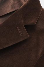 Doppiaa Samtsakko "Aaneto" dunkelbraun, Detailaufnahme von Kragen und Innenfutter, Samt aus Baumwolle, Slim Fit, vier-Knopf-Leiste, weicher Griff.