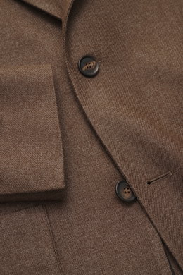 Nahaufnahme des Doppiaa Sakko 'Aaneto' braun meliert, Frontansicht auf Slim Fit Sakko mit Vier-Knopf-Leiste, weichem Griff, Mix aus Schurwolle und Seide, variablem Kragen, aufgesetzten Hüfttaschen, Ärmelabschlüssen mit verdecktem Knopf, rückwärtigen Seite