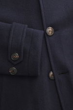 Close-up front view of the navy Doppiaa Jacket 'Aarneis' showing doubleface jersey fabric, five-button placket, turn-down collar, sleeve cuffs with button tab, and slanted welt pockets, made of cashmere, virgin wool, and microfiber with a very soft feel, 