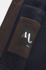 Close-up interior view of the Doppiaa Jacket 'Aarneis' dark brown showing doubleface jersey of cashmere, virgin wool, microfiber, very soft feel, regular fit, five-button placket, turn-down collar, slanted welt pockets, sleeve cuffs with button tab, half 