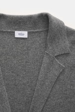 Close-up, flat lay view of the von Braun Cashmere knit blazer grey showing fine knit texture and collar, pure cashmere, very soft touch, slim fit, two-button style, patch hip pockets, unlined knitted blazer combining classic tailoring structure with jumpe