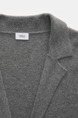 Close-up, flat lay view of the von Braun Cashmere knit blazer grey showing fine knit texture and collar, pure cashmere, very soft touch, slim fit, two-button style, patch hip pockets, unlined knitted blazer combining classic tailoring structure with jumpe