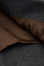 Windsor Sakko 'Sono' anthrazit meliert, Detailaufnahme von innen mit braunem Futter, feines Wollgewebe, elastisch, Slim Fit, klassischer Stil.