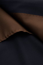 Windsor Sakko 'Sono' navy Detailaufnahme Innenfutter in Braun, feines Wollgewebe, elastisch, Slim Fit, zwei Innentaschen, unkonstruierte Verarbeitung.