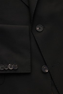 Windsor Sakko 'Sono' schwarz, Detailfoto von Knöpfen und Ärmel, feines Wollgewebe, Slim Fit, zwei Knöpfe, glatter Griff, elastische Qualität.