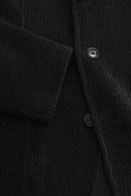 Close-up front view of Emporio Armani Sakko dark navy with ribbed texture, two-button style, and sleeve buttons in lightweight viscose-linen blend.

Description: <p>Legere Eleganz macht dieses leichte Sakkos aus Viskose und Leinen mit dezentem Materialg