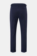 Rückansicht der 04651/ A trip in a bag Seersucker-Hose navy aus Seersucker Wolle und Microfaser, Tapered Fit, reguläre Oberschenkelweite, knöchellang mit Reißverschluss, Bundknopf, doppelter Bundfalte, Side-Adjuster, französischen und Leistentaschen, deze