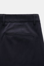 Santaniello Wollhose 'Arsenio' navy aus reiner Wolle, glatter Griff, knöchellang, Carrot Fit, Rückansicht mit paspelierter Gesäßtasche.