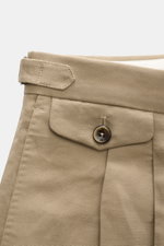 Close-up front top view of PT Torino Trousers 'Gentleman Fit' beige, showing linen-cotton fabric, side adjuster, buttoned flap watch pocket. For these exclusive 'Gentleman Fit' trousers, PT TORINO has chosen a summery blend of linen and cotton – the perfe