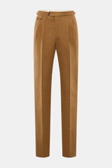 PT Torino Hose 'Gentleman Fit' braun, slim Fit, aus Leinen-Baumwoll-Mix mit Bundknöpfen, Side Adjuster, französischen Taschen, frontal fotografiert.