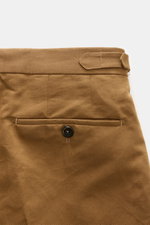 PT Torino Hose 'Gentleman Fit' braun, Detailansicht von hinten oben, Leinen-Baumwoll-Mix, schmal zulaufend, Bund mit Side Adjuster und Knopf.