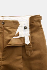 Geöffnete PT Torino Hose 'Gentleman Fit' braun, Perspektive auf Bund mit Reißverschluss, Knöpfen, Side Adjuster, Leinen-Baumwoll-Mix.