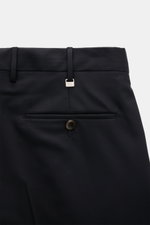 PT Torino Wollhose 'City' schwarz aus Super 160'S Schurwolle, Rückansicht mit Bundknöpfen, französischen Taschen, Knopf-Gesäßtasche, Regular Fit.