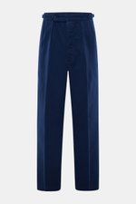 Frontale Nahaufnahme der Polo Ralph Lauren Baumwollhose navy in Twill-Baumwolle, knöchellang, gerader Schnitt, mit Bundknopf, Reißverschluss und Side Adjuster.