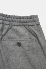Marco Pescarolo Jogpants 'Chiaia' grau meliert, Detailaufnahme von hinten oben, elastischer Bund, Knopf, Leistentasche, Schurwolle-Seide Mix, Regular Fit.