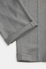 Marco Pescarolo Jogpants 'Chiaia' grau meliert, Detailaufnahme der Beinenden, Schurwolle-Seide, Regular Fit, elastischer Bund, offene Länge.