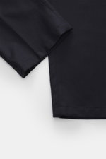 Nahaufnahme der Marco Pescarolo Jogpants 'Chiaia' navy aus Schurwolle-Seide-Mix, Detail der offenen Hosenbeine und einfacher Bundfalte.
