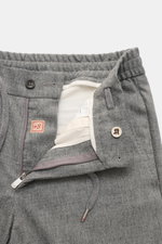 Marco Pescarolo Woll-Jogpants 'Caracciolo' grau meliert, Detailaufnahme von Bund und Reißverschluss, edle Schurwolle mit Cashmere, elastischer Bund, Tunnelzug.