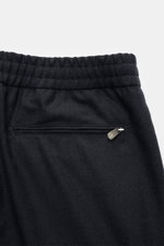 Marco Pescarolo Cashmere Jogpants 'Caracciolo' navy meliert, Detailaufnahme von hinten oben mit elastischem Bund, Zip-Gesäßtasche, reiner Cashmere