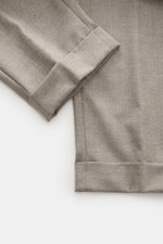 Marco Pescarolo Cashmere-Jogpants 'Manu' taupe meliert, Detailaufnahme Saumaufschlag, softer Cashmere, elastische Qualität, Regular Fit, Bund mit Tunnelzug, Taschen.
