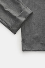 Marco Pescarolo Cashmere-Jogpants 'Manu' hellgrau meliert, Detailaufnahme von unten, softer Cashmere, elastische Qualität, weicher Griff, Regular Fit, Reißverschluss, Bundknopf, elastischer Bund mit Tunnelzug, französische Taschen, Gesäßtaschen mit Knopf,