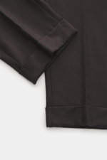 Nahaufnahme der fixierten Saumaufschläge der Marco Pescarolo Cashmere-Jogpants 'Manu' dunkelbraun, softer Cashmere, elastische Qualität, weicher Griff, Regular Fit, Reißverschluss und Bundknopf, elastischer Bund mit innenliegendem Tunnelzug, französische 