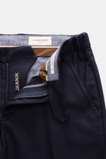 Close-up front view of Jacob Cohen Wool pants 'Jannik' dark grey melange showing zipper, button, and waistband details with elastic inserts.

<p>Precise Italian craftsmanship - that is what the label JACOB COHEN stands for, creating a bestseller for the c