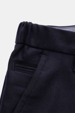 Nahaufnahme der Bundpartie der Jacob Cohen Wollhose 'Jannik' navy, schmaler Schnitt aus leicht elastischer, weicher Wolle mit elastischem Bund und paspelierten Taschen.