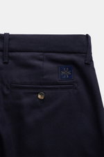 Jacob Cohen Wollhose 'Bobby' dark navy, Detailaufnahme Rückseite mit Leistentaschen, Kalbfell-Patch, Regular Fit, elastische Wolle, französische Taschen.