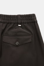 Rückansicht der dunkelbraunen PT Torino Hose 'The Rebel' mit geknöpfter Gesäßtasche, elastischem Bund, Wolle-Microfaser-Mix, fixiertem Saumaufschlag.