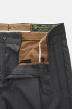 Open waistband of Berwich Wool Pants 'Retrolong' dark grey melange showing zipper, buttons, and inner brown lining from a close-up top view.

Description: 
<p>The wool pants 'Retrolong' by BERWICH impress with a casual regular fit, made of pure wool and s
