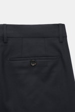 Close-up rear view of Berwich Wool Trousers 'Retrolong' navy showing waistband, button, and welt pocket with soft wool-cashmere blend fabric.

<p>The wool trousers 'Retrolong' by BERWICH impress with a casual regular fit, made from wool and cashmere in a 