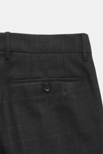 Berwich Wool pants 'Retrolong' anthracite checkered shown from a close-up front perspective, highlighting waistband, button, and piped back pocket, made from pure wool with a subtle Prince of Wales check, soft touch, regular fit, slightly tapered, zipper 