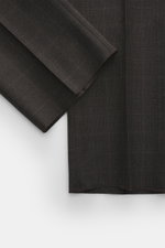 Close-up front view of Berwich Wool pants 'Retrolong' dark brown checkered, fine twill pure wool, subtle Prince of Wales pattern, soft touch, regular fit, slightly tapered, open hem

Description:  
<p>The cotton pants 'Retrolong' by BERWICH impress with a
