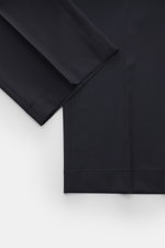 Berwich Wollhose 'Lucano' navy, Detailaufnahme von unten, reine Schurwolle, Regular Fit, gerader Schnitt, glatter Griff, doppelte Bundfalte, Taschen in Seitennaht, paspelierte Gesäßtasche mit geknöpfter Patte, Reißverschluss und Bundhaken, leicht elastisc