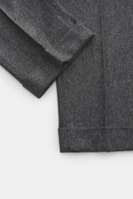 Close-up top-down view of Berwich Merino Wool Pants 'Negroni' dark grey patterned, showing soft herringbone wool fabric and fixed hem cuff.

<p>The wool pants 'Negroni' by BERWICH are made from pure wool fabric in a herringbone pattern, which is perfect f